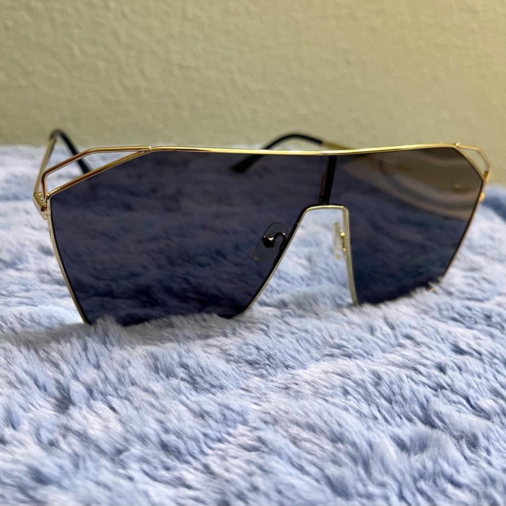 Stylish Gold and Black Sunglasses